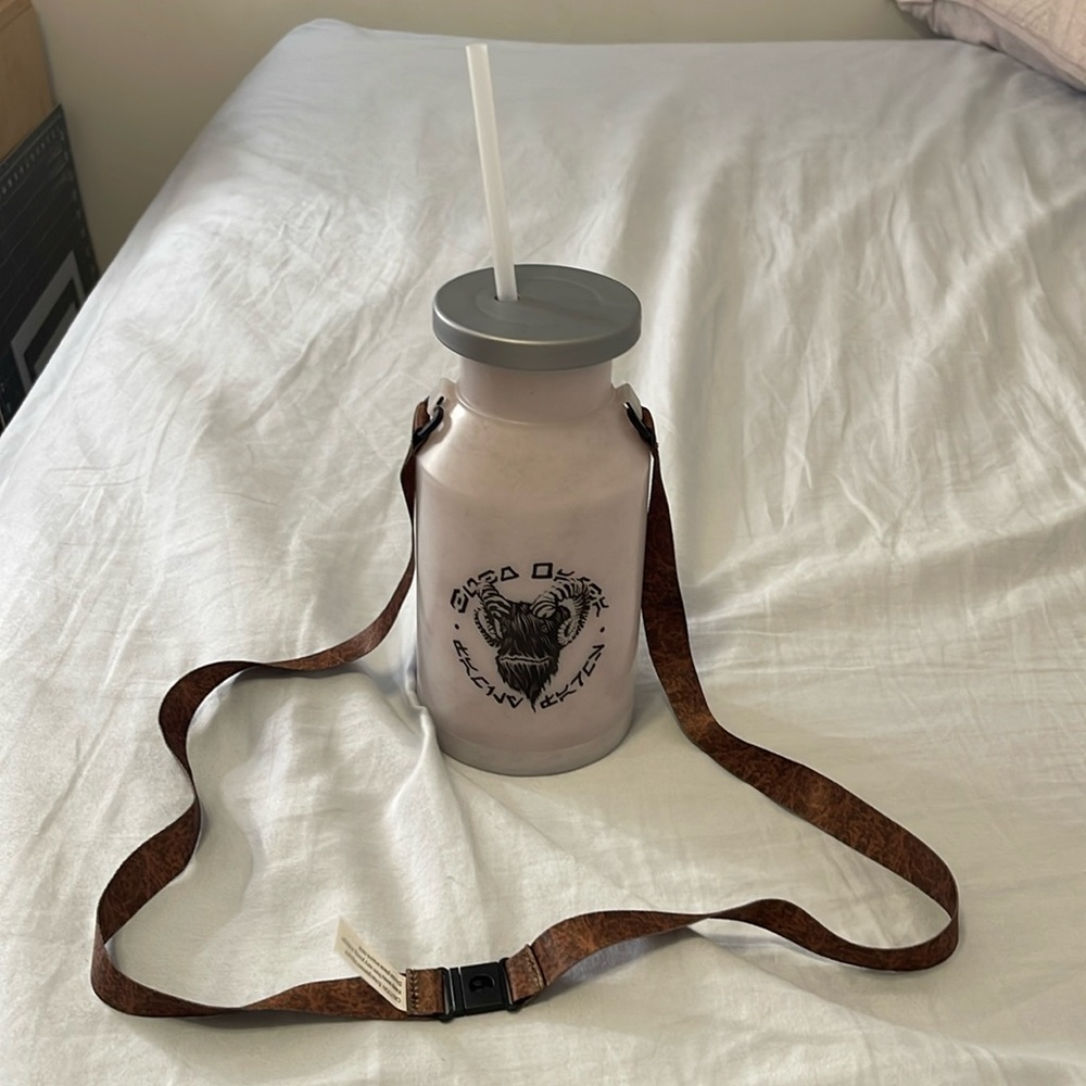 New Disney Star Wars Galaxy’s Edge Bantha Blue Milk Sipper Bottle Jug Lights Up